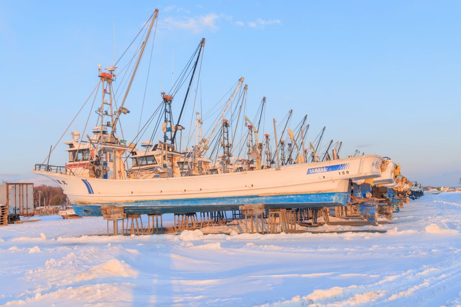 北海道の冬の漁船