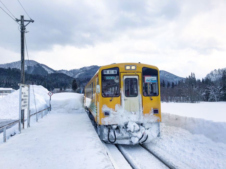 大人の休日倶楽部パスで巡る雪の秋田を走る列車
