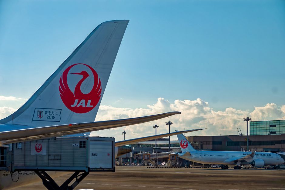 年末年始特典航空券2026-2027 ANA・JALの予約はいつ・必要マイル比較・キャンセル拾いなど