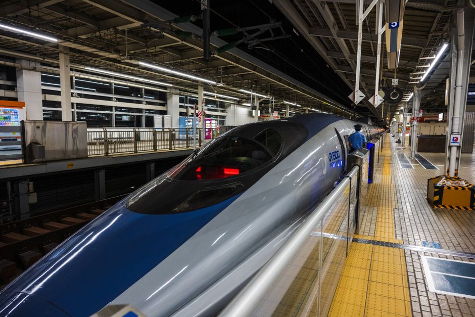 年末年始 高速バスvs新幹線 料金比較2026-2027 損益分岐点・夜行バス・混雑・予約など